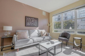 San Bruno 2br w pool spa gym nr groceries SFO-1398